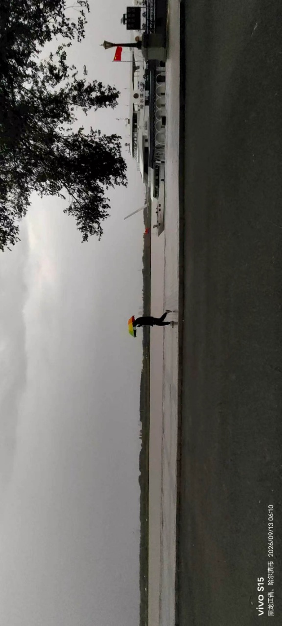 秋雨江堤